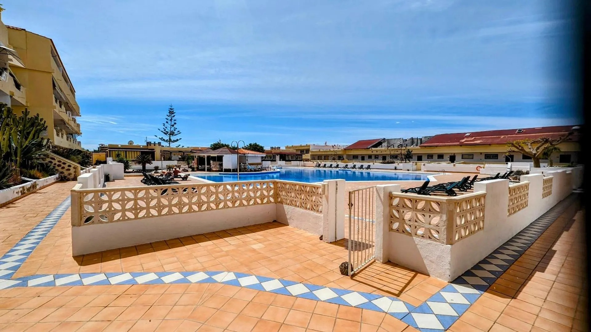 Comfortable 2-Bedroom Duplex In Playa Paraiso With Ocean View, Balcony, And Shared Pool Costa Adeje  0*, Costa Adeje (Tenerife) Spagna